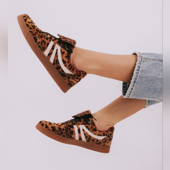 Steve Madden Leopard/Burgundy Madrid Printed Women's Sneakers - Size 8M - Picture 5 of 9